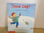 Click here to enlarge image and see more about item vschtic7f: Scholastic Young Readers Book Snow Days