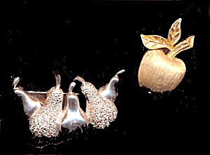 2 Lovely Fruit Pins - Apple & Pears, inc Avon (Image1)