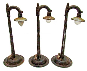 3 Vintage Railroad MARX O Scale Street Lamps (Image1)