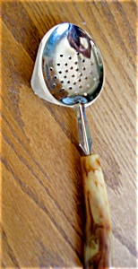 Bakelite Dumpling Spoon (Image1)