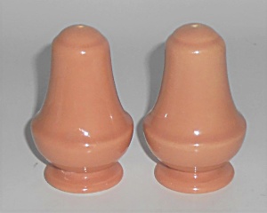 Franciscan Pottery Montecito Gloss Coral Shaker Set (Image1)