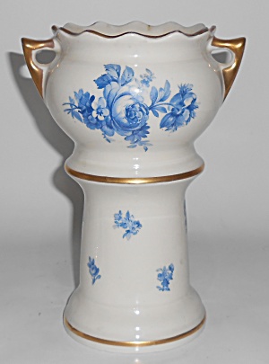 Bethwood Royal China Blue Floral w/Gold Pedestal/Jardin (Image1)
