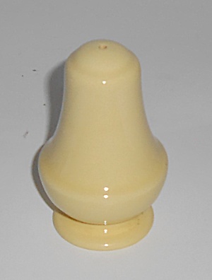 Franciscan Pottery Montecito Gloss Yellow Shaker (Image1)