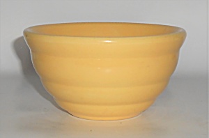 Bauer Pottery Gloss Pastel Kitchenware Yellow #36 Mixin (Image1)