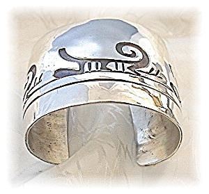 Hopi Sterling Silver Cuff Bracelet 80.9g (Image1)