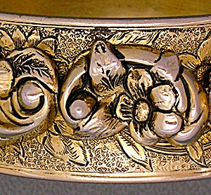 VINTAGE Flowers and Vines  CORO Bracelet (Image1)