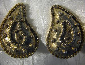 Pear Shaped Goldtone Clip Earrings
