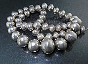 Navajo Pearls Bench Beads Sterling Silver 68 Grams (Image1)