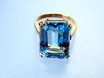 Click to view larger image of Ring 14K Gold Blue Topaz Ring (Image2)