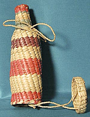 Vintage Woven Wine Bottle Holder (Image1)