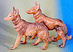 Vintage Nativity 2 Dogs Set of 2 (Image1)