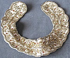 Vintage Embroidered Metallic Collar (Image1)