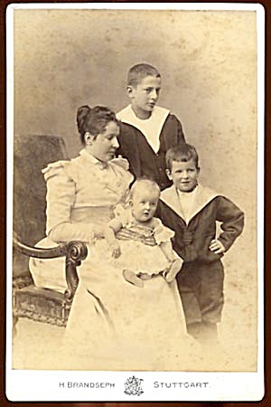 Vintage Photo Family Portrait (Image1)