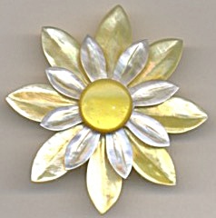 Vintage Mother Of Pearl Daisy Pin (Image1)