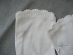 Click to view larger image of Vintage White Scallop Gloves (Image2)