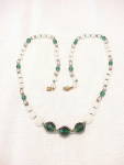 VINTAGE EMERALD GREEN CRYSTAL AND FROSTED GLASS BEAD NECKLACE