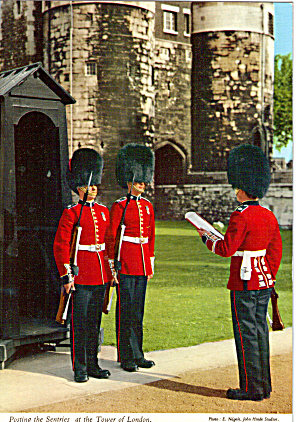 London England Posting The Sentries at the Tower of London cs5696 (Image1)