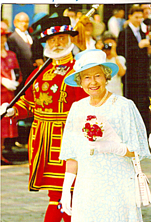 Her Majesty The Queen At The Tower Of London England Cs7592