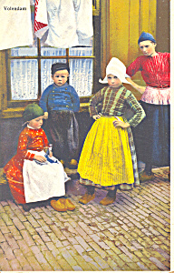 Children in Native Dress Volendam Holland p22095 (Image1)