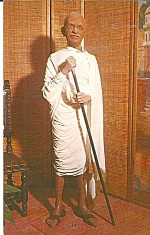 Mohandas K Gandhi Potters Wax Museum Postcard p35177 (Image1)