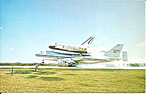Columbia on747 at KSC postcard p35265 (Image1)